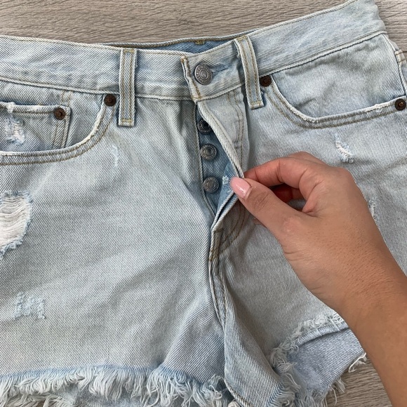 Levi’s Light Wash Distressed Raw Hem Button Fly Jean Shorts - Picture 4 of 11